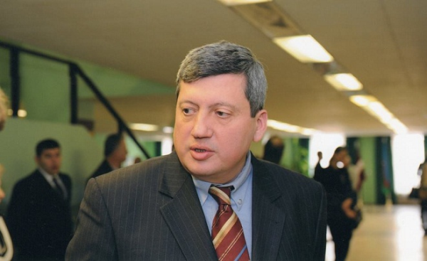 İngiltərə Bakıda Fransaya rəqib olur